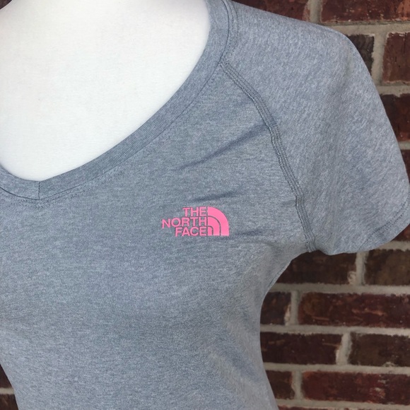 Ladies The North Face Gray Short Sleeve Athletic Top Size Small - Picture 2 of 5